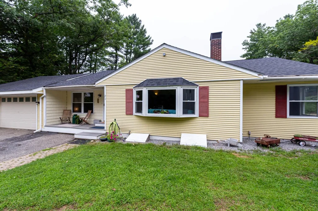 21 Highland Avenue Goffstown NH 03045