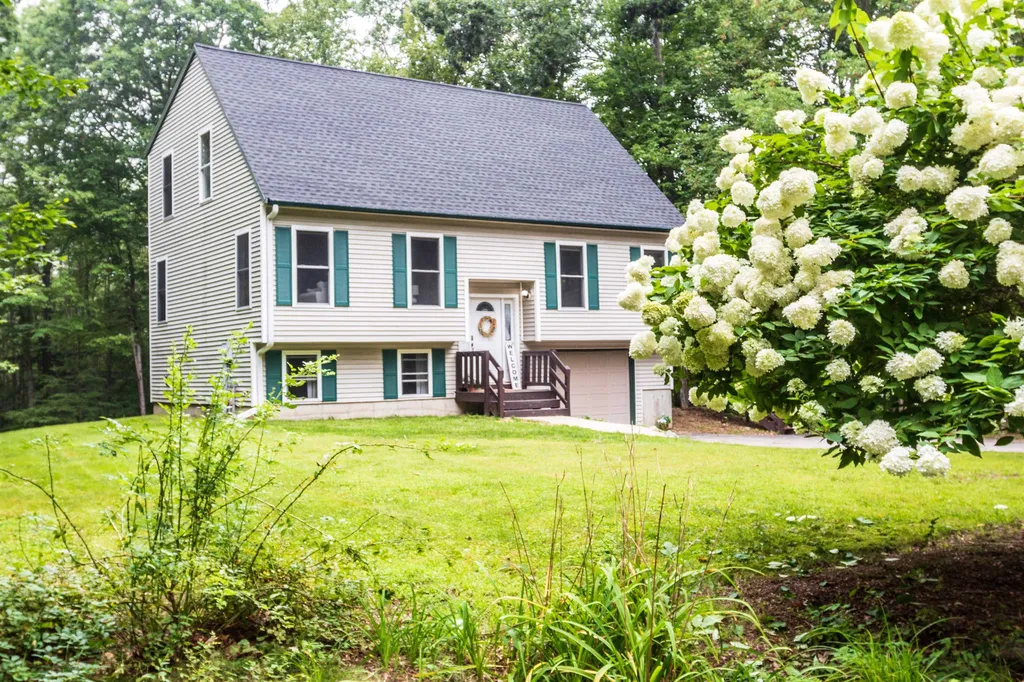18 Hickory Way Strafford NH 03884