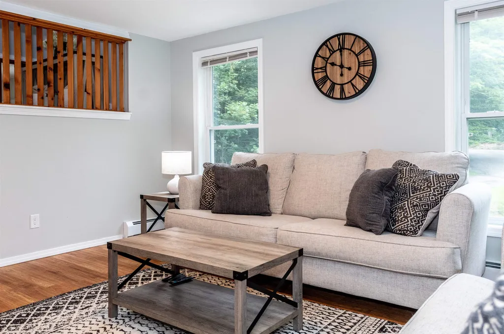 18 Hickory Way Strafford NH 03884