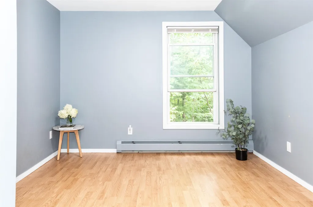 18 Hickory Way Strafford NH 03884
