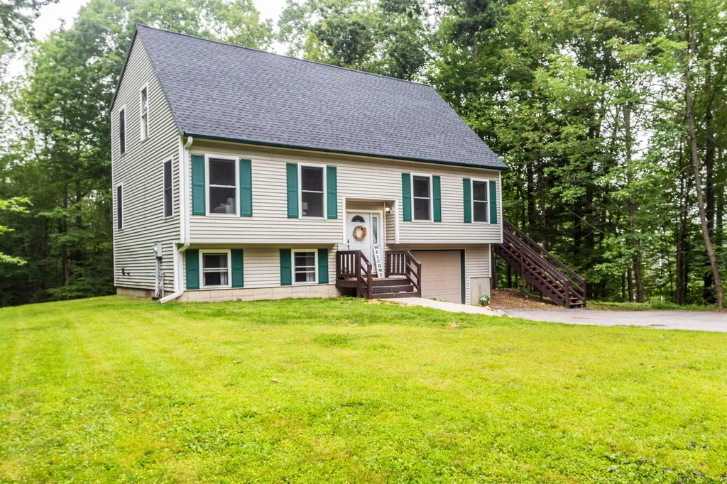 18 Hickory Way Strafford NH 03884