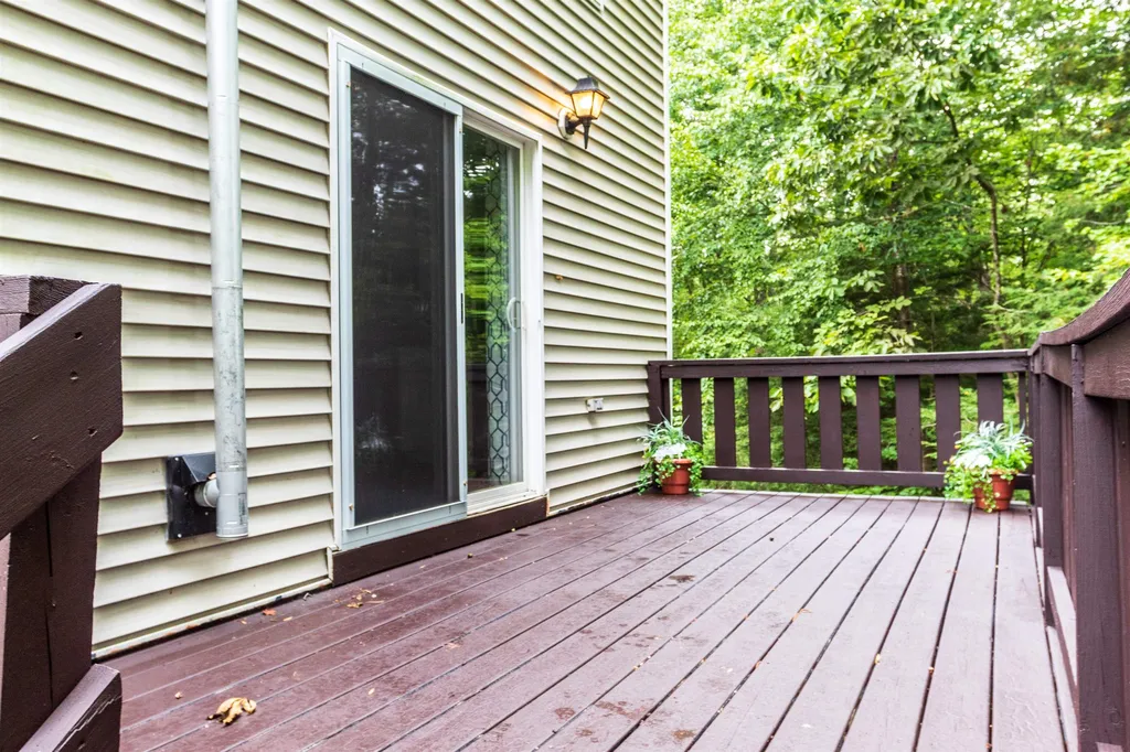18 Hickory Way Strafford NH 03884