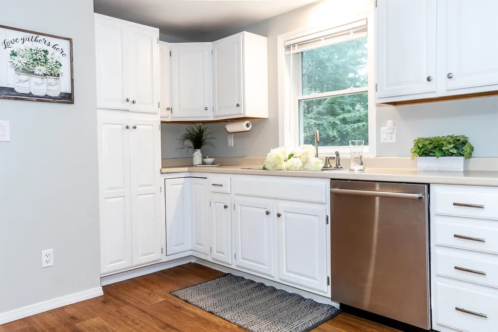 18 Hickory Way Strafford NH 03884