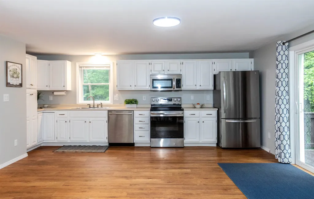 18 Hickory Way Strafford NH 03884