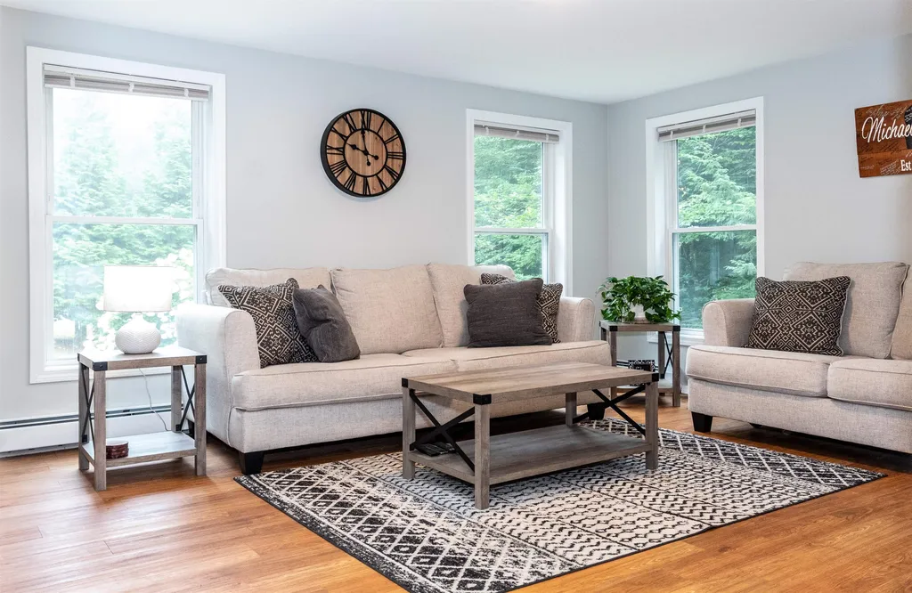 18 Hickory Way Strafford NH 03884
