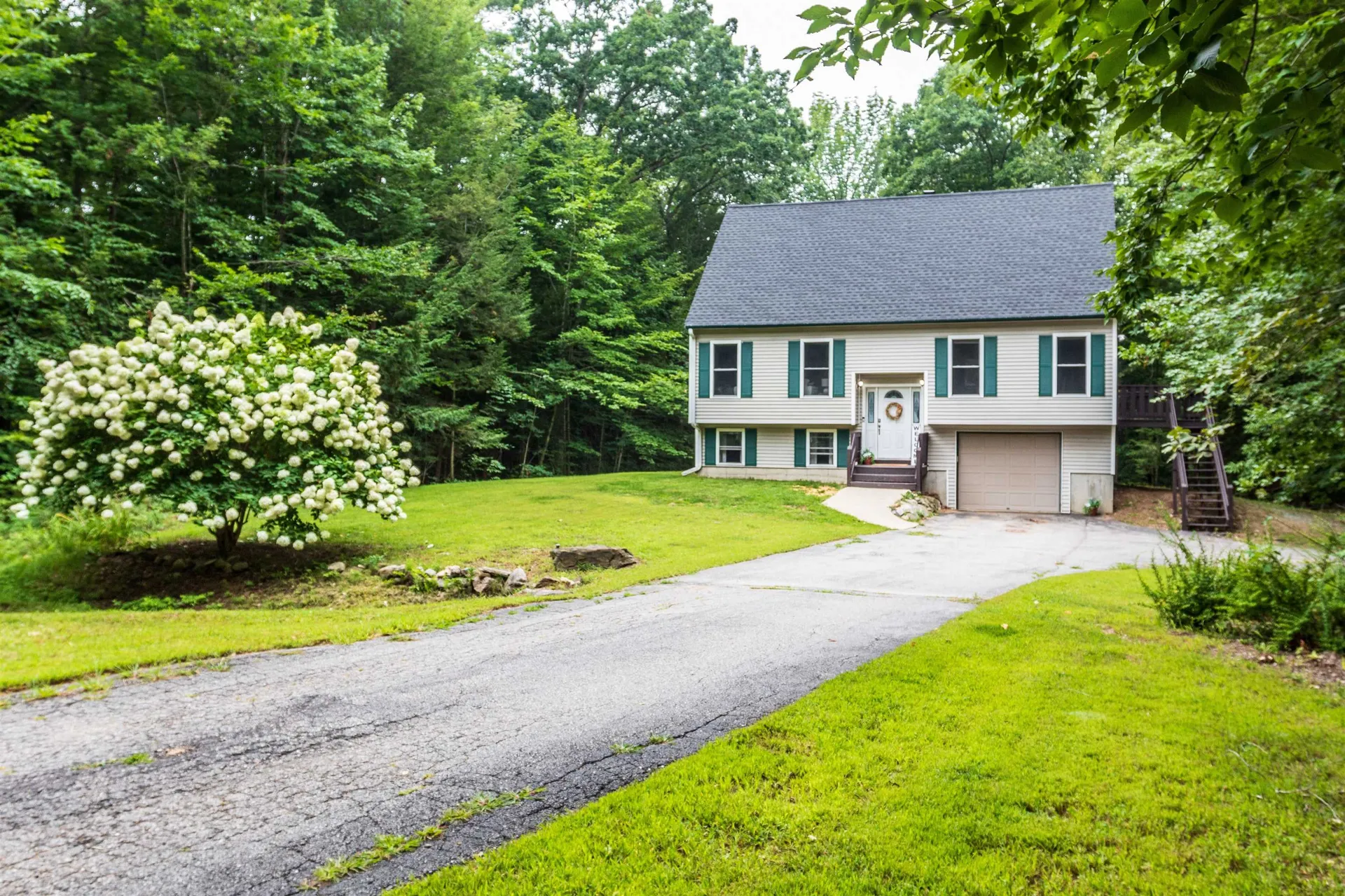 18 Hickory Way Strafford NH 03884