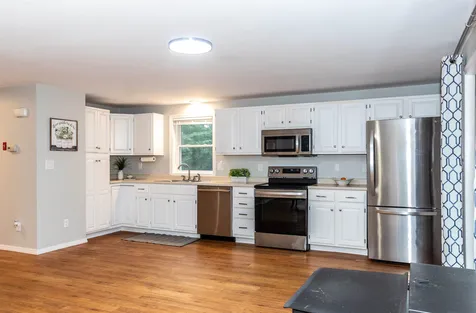 18 Hickory Way Strafford NH 03884