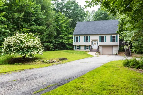18 Hickory Way Strafford NH 03884
