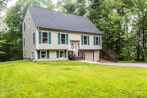 18 Hickory Way Strafford NH 03884
