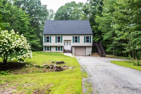 18 Hickory Way Strafford NH 03884