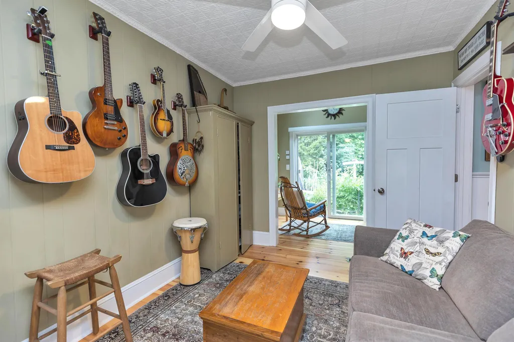 15 Orchard Street Auburn NH 03032