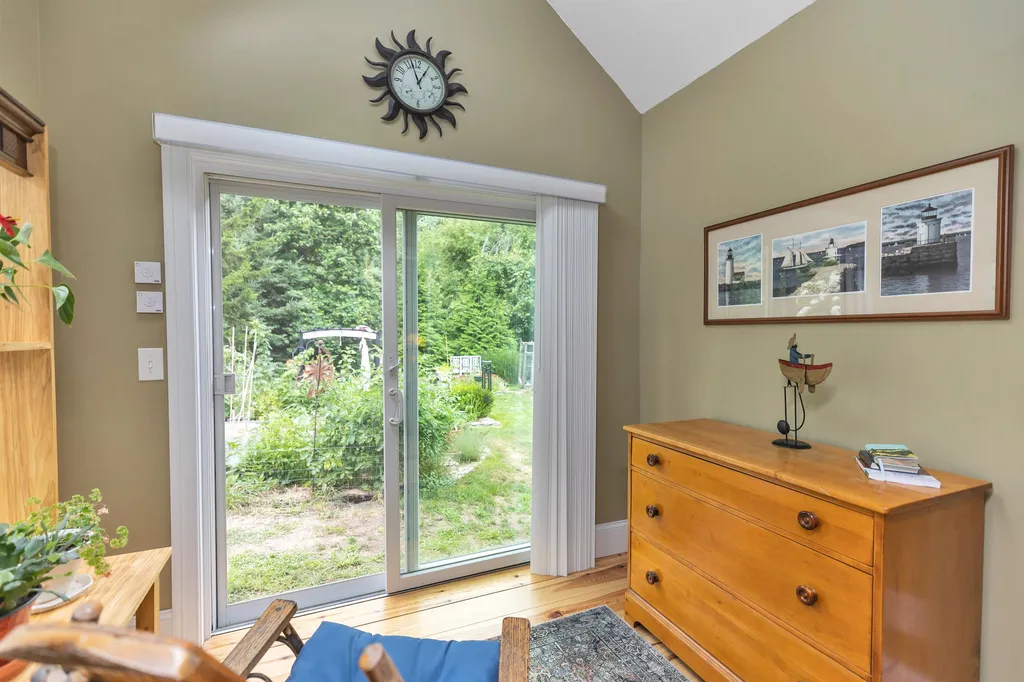 15 Orchard Street Auburn NH 03032