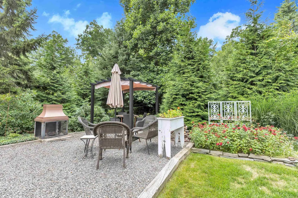 15 Orchard Street Auburn NH 03032