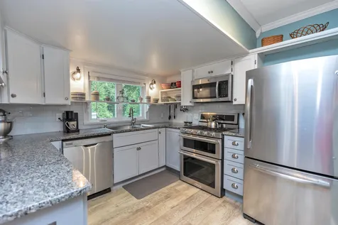 15 Orchard Street Auburn NH 03032