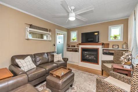 15 Orchard Street Auburn NH 03032
