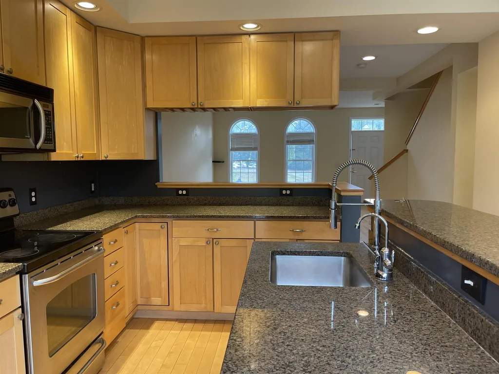 86 Barrister Drive Hartford VT 05001