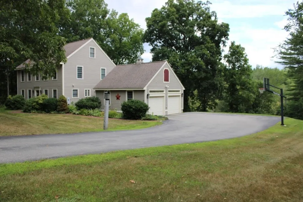125 Main Avenue South Hampton NH 03827