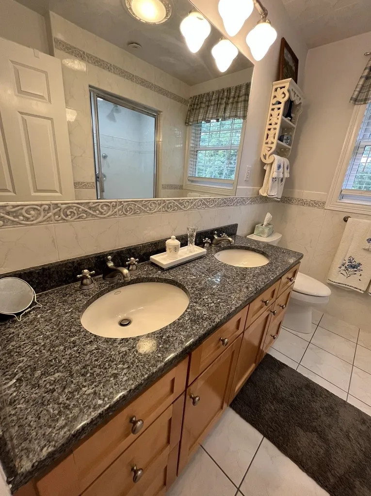 125 Main Avenue South Hampton NH 03827