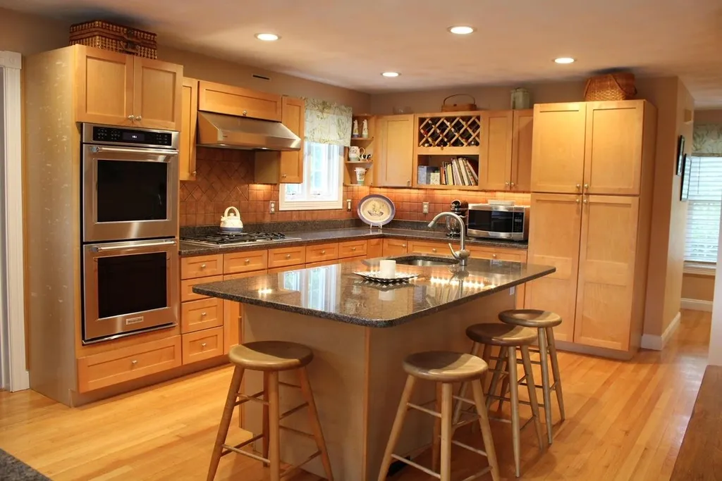 125 Main Avenue South Hampton NH 03827