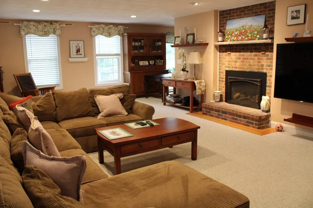 125 Main Avenue South Hampton NH 03827