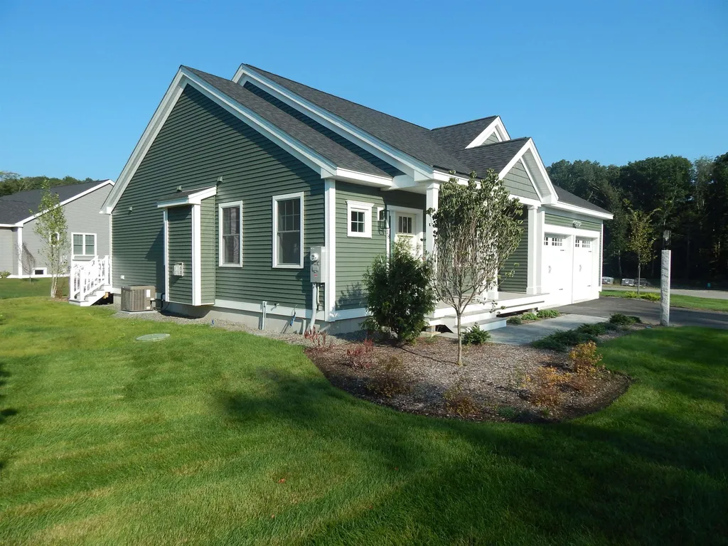 18 Rose Fountain Lane Hampton NH 03842