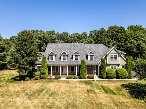 17 Evergreen Drive North Hampton NH 03862
