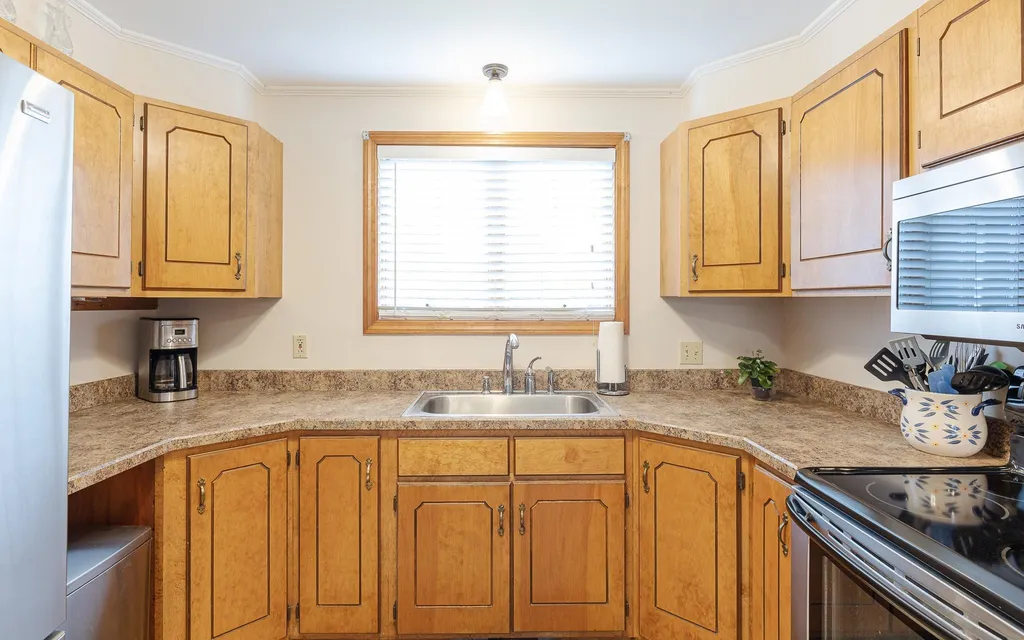 8 Dearborn Circle Walpole NH 03608