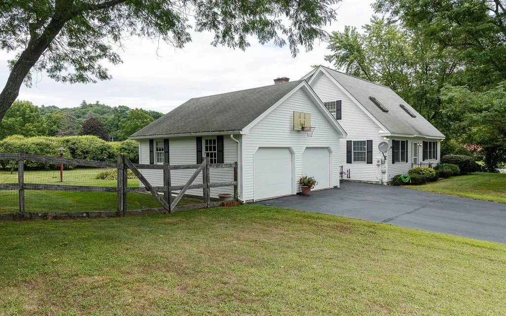 8 Dearborn Circle Walpole NH 03608