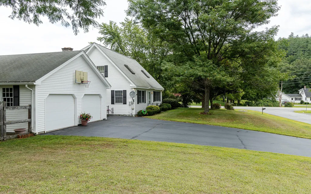 8 Dearborn Circle Walpole NH 03608