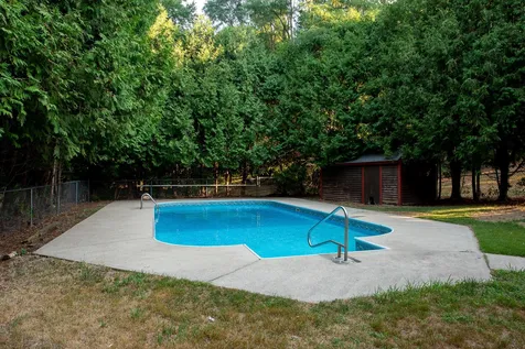 16 Country Club Lane Plaistow NH 03865