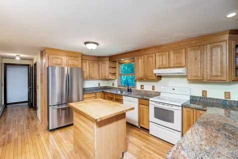16 Country Club Lane Plaistow NH 03865