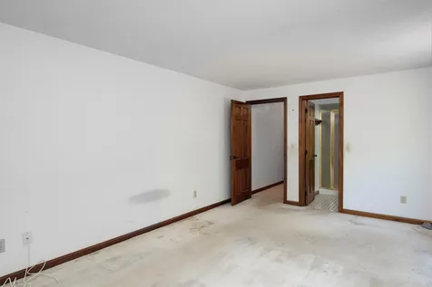 16 Country Club Lane Plaistow NH 03865