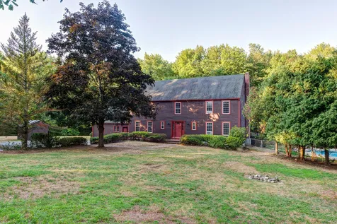 16 Country Club Lane Plaistow NH 03865