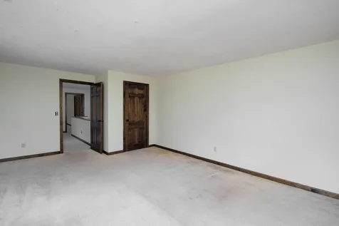 16 Country Club Lane Plaistow NH 03865