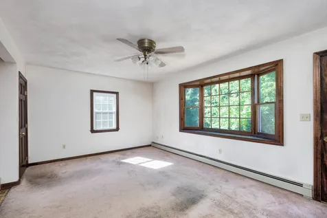 16 Country Club Lane Plaistow NH 03865