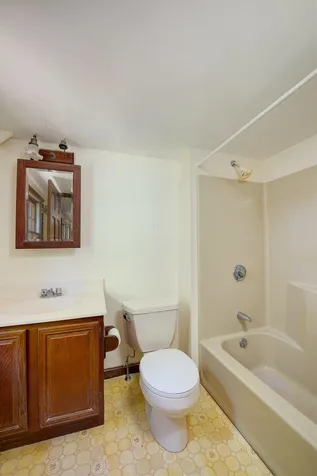 16 Country Club Lane Plaistow NH 03865