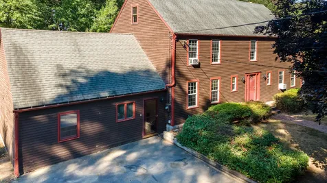 16 Country Club Lane Plaistow NH 03865