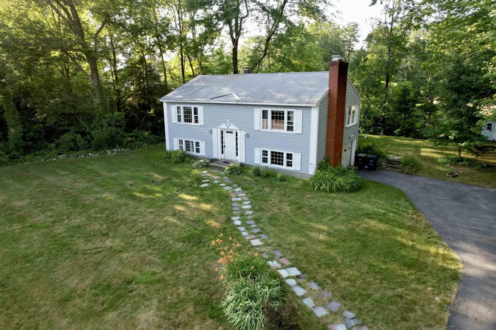 18 Castle Drive Hooksett NH 03106