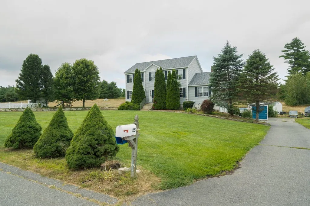 25 Longwood Avenue Londonderry NH 03053
