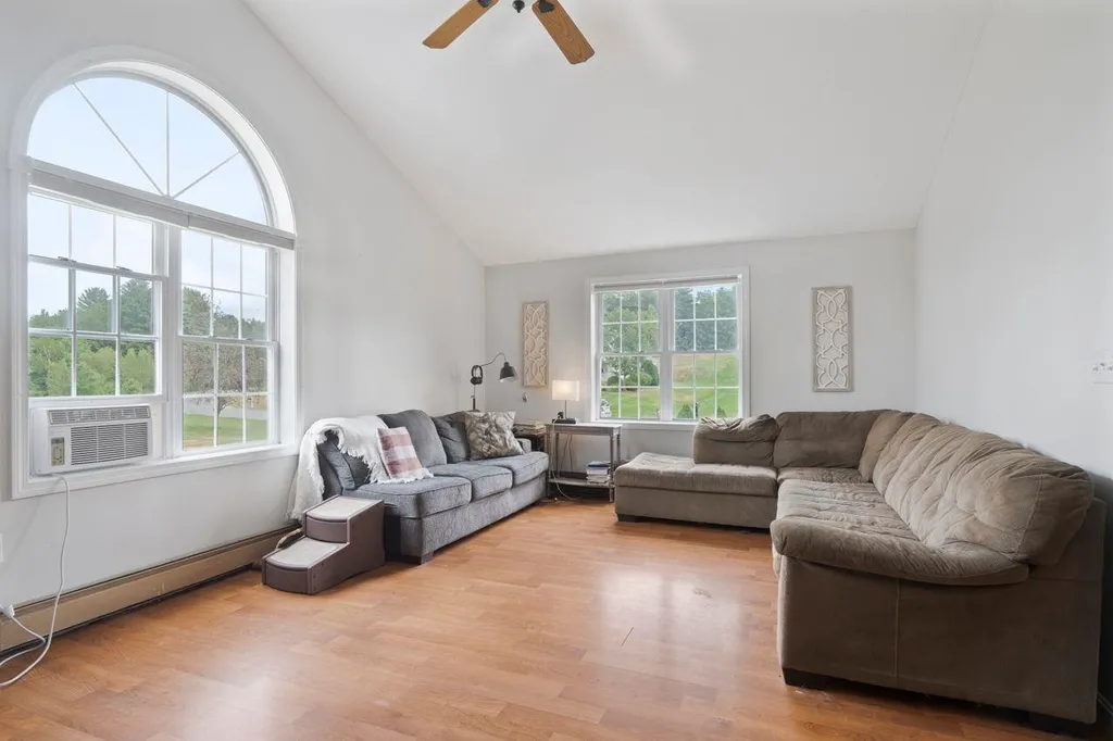 25 Longwood Avenue Londonderry NH 03053