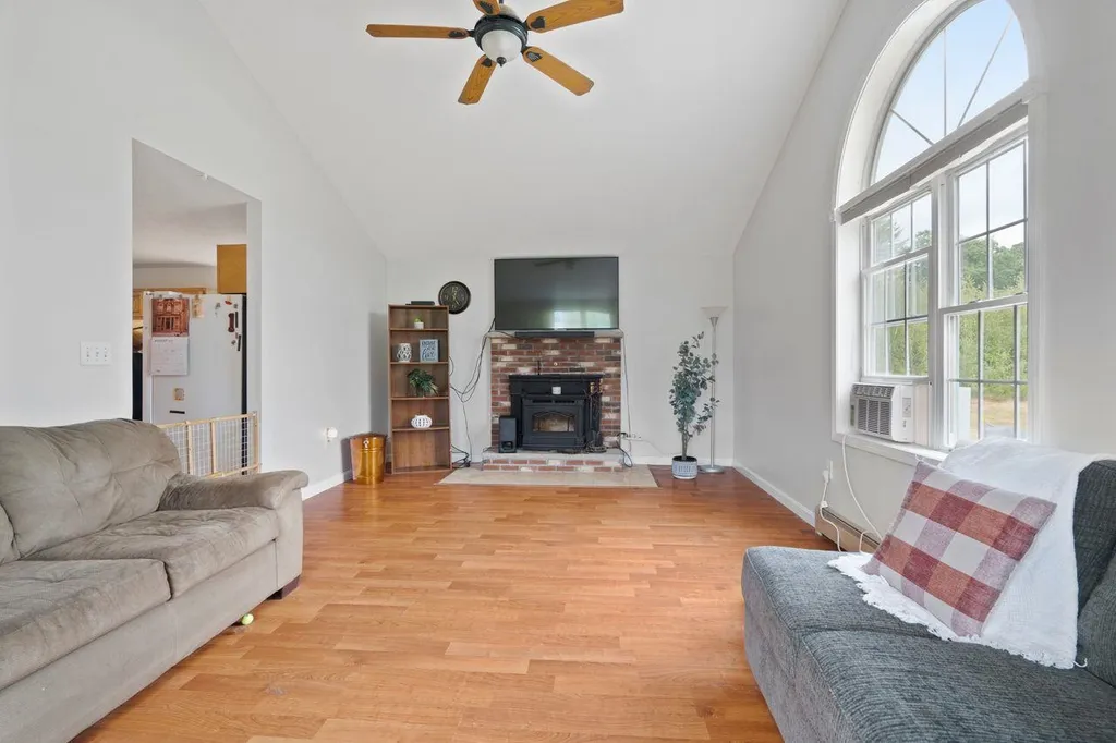 25 Longwood Avenue Londonderry NH 03053