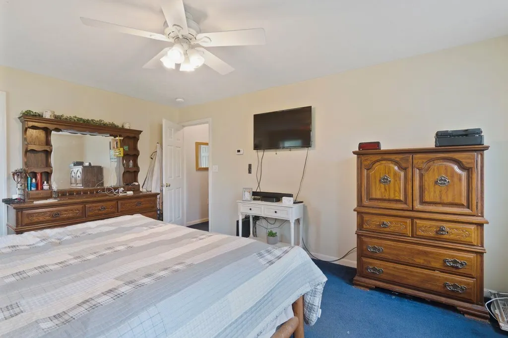 25 Longwood Avenue Londonderry NH 03053