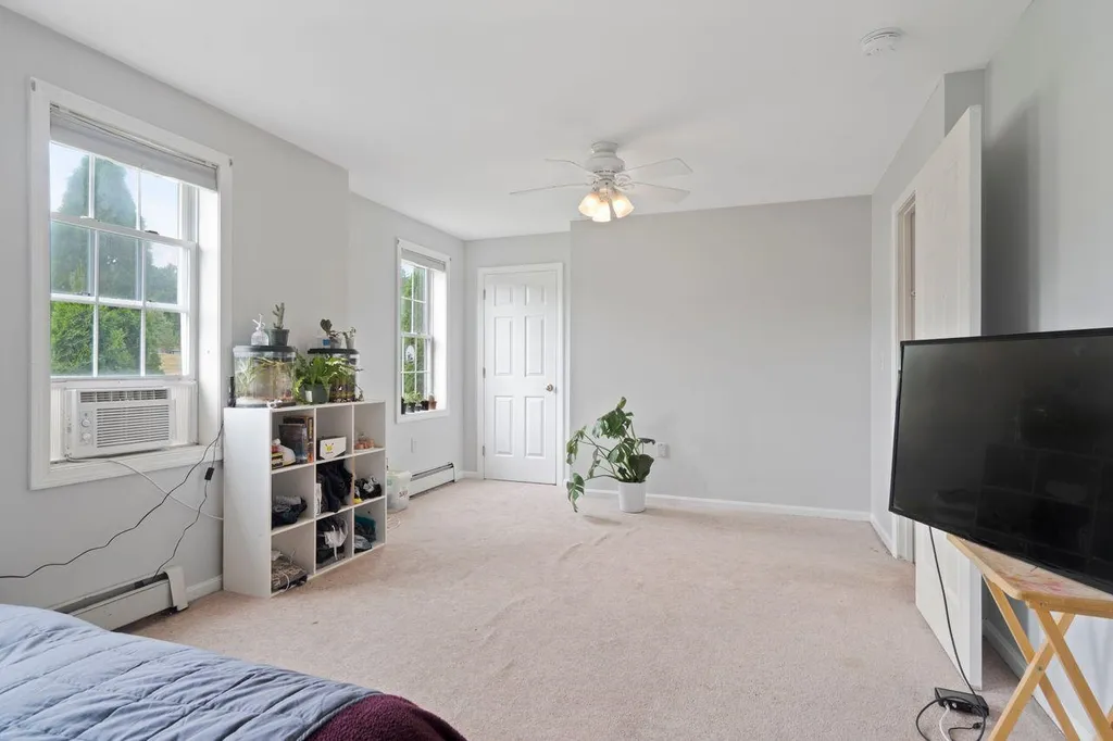25 Longwood Avenue Londonderry NH 03053