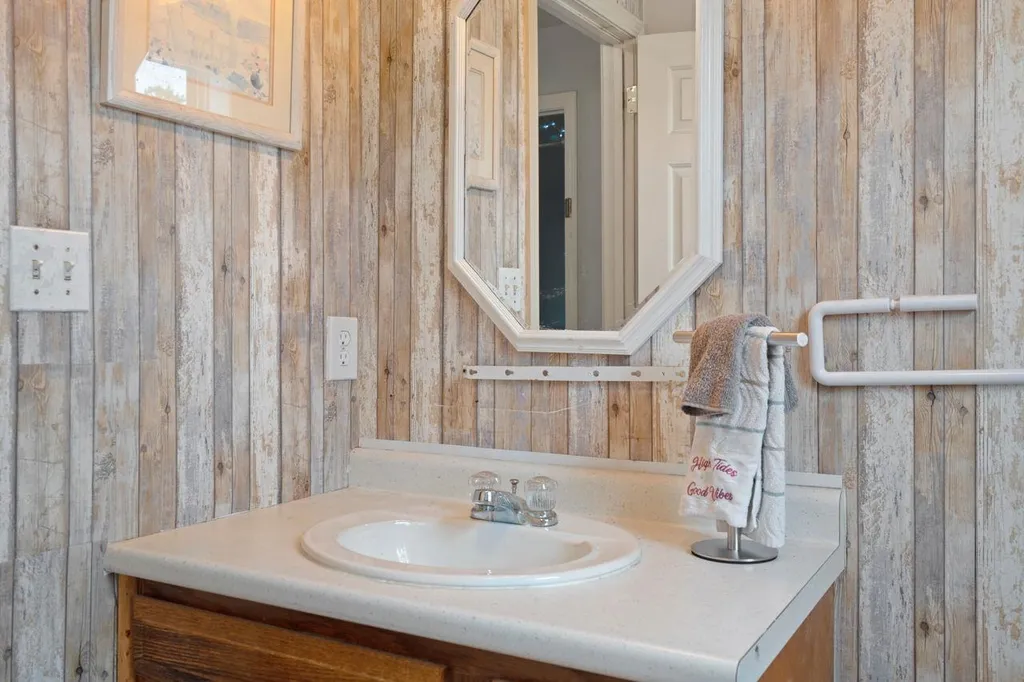 25 Longwood Avenue Londonderry NH 03053