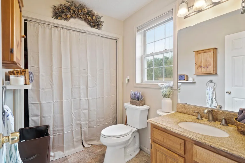 25 Longwood Avenue Londonderry NH 03053