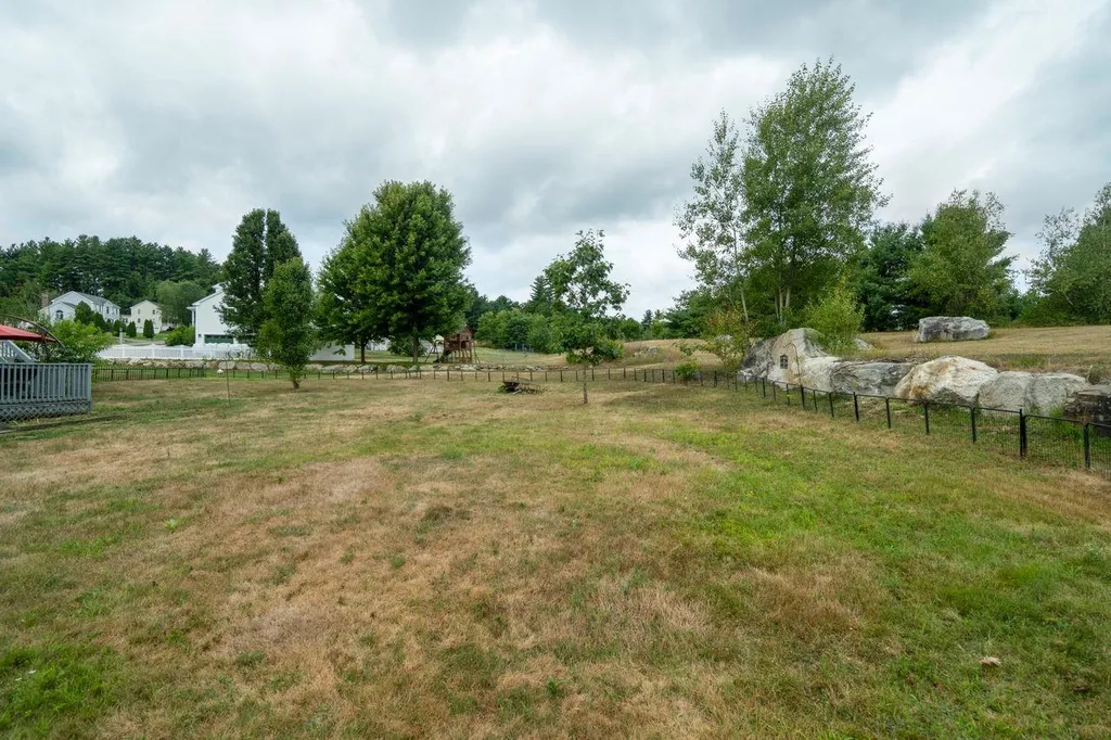 25 Longwood Avenue Londonderry NH 03053