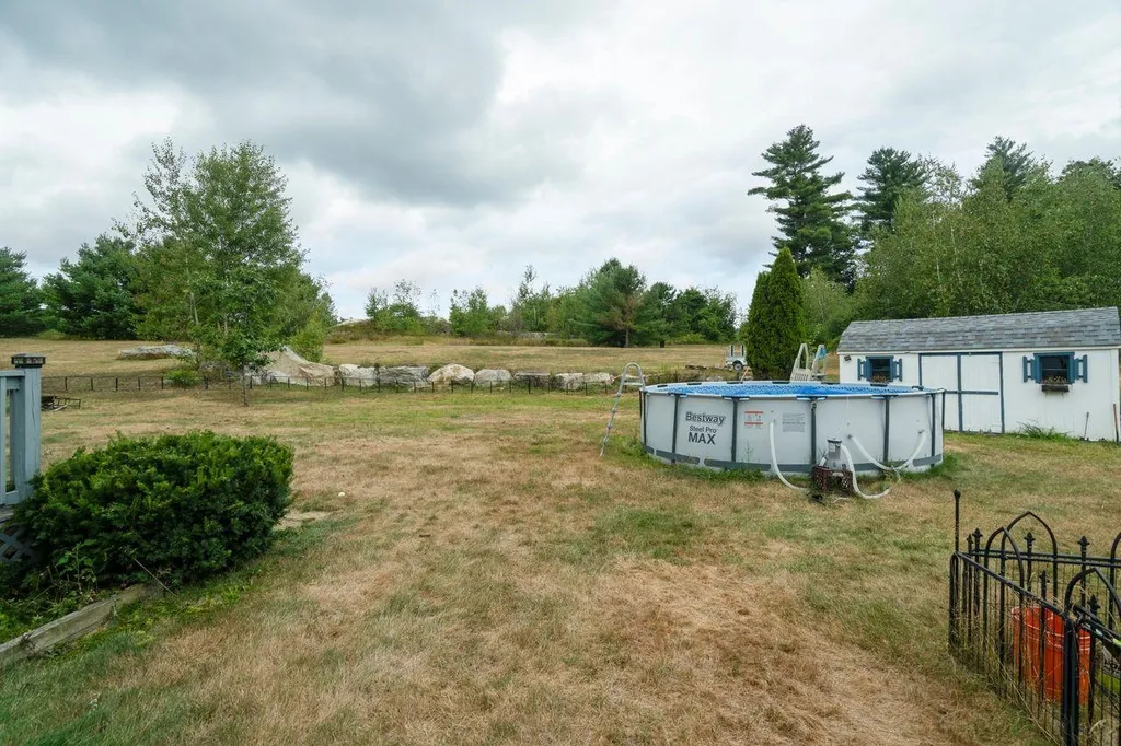 25 Longwood Avenue Londonderry NH 03053