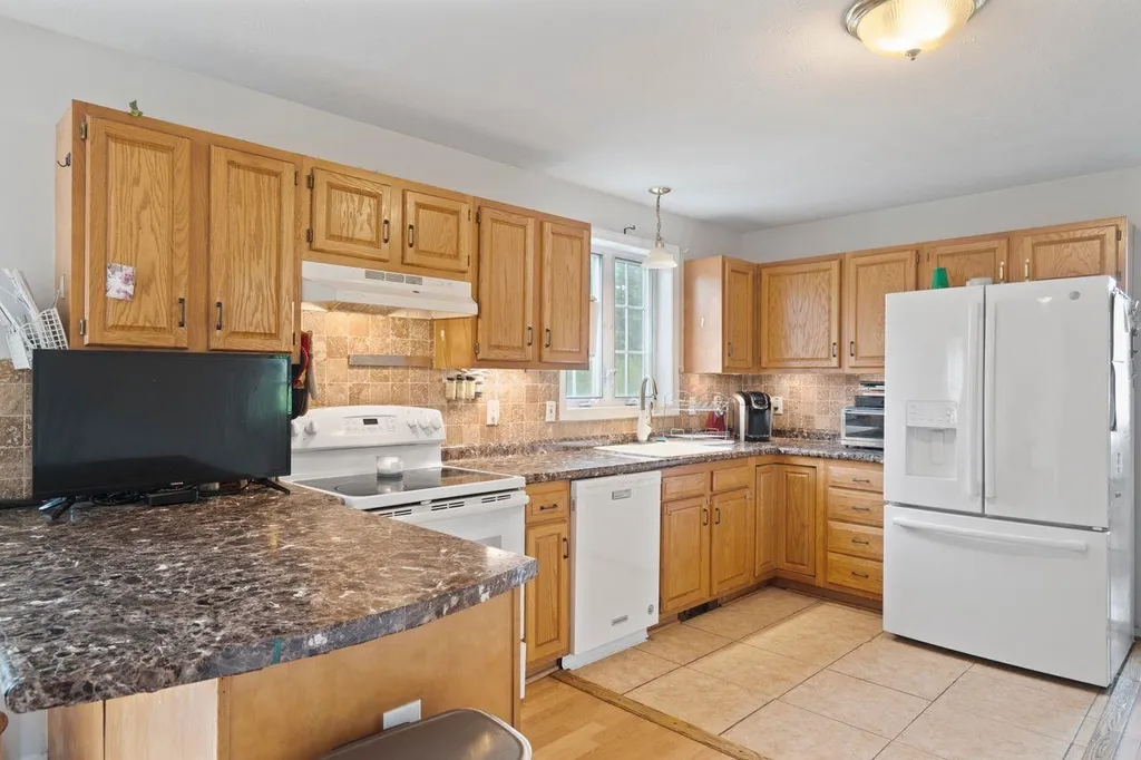 25 Longwood Avenue Londonderry NH 03053