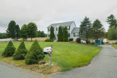 25 Longwood Avenue Londonderry NH 03053
