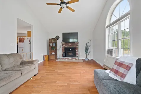 25 Longwood Avenue Londonderry NH 03053